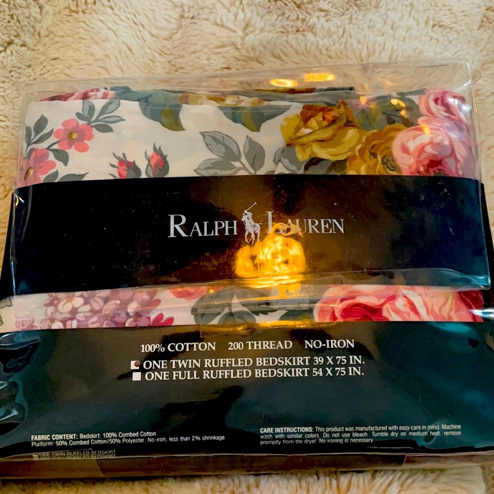 Vintage Ralph Lauren 1985 twin ruffles bedskirt.